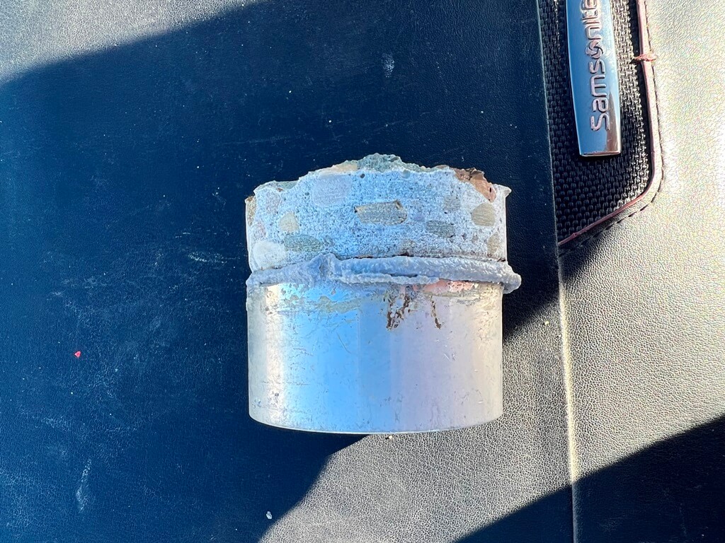 Detailopname van betonbreukvlak na afbreekproef Detailopname van betonbreukvlak na afbreekproef