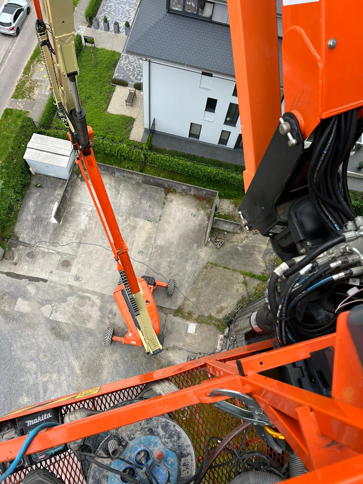 BETON+ | Uitvoering betononderzoek vanop een hoogtewerker BETON+ | Uitvoering betononderzoek vanop een hoogtewerker