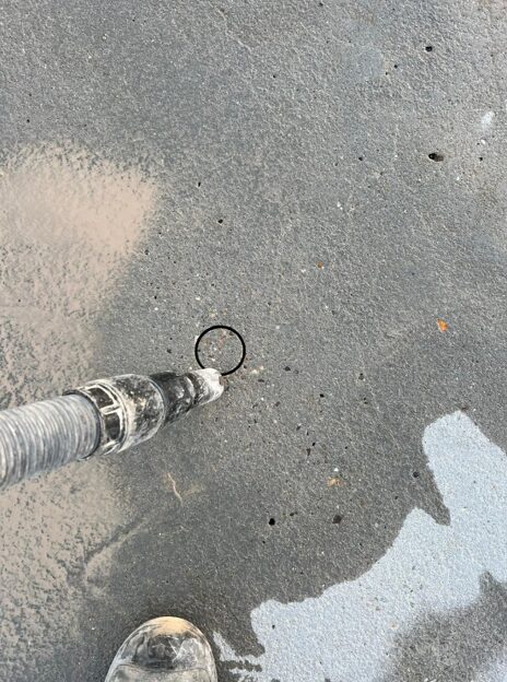Voorbereiding betonondergrond voor hechtsterkteproef Voorbereiding betonondergrond voor hechtsterkteproef